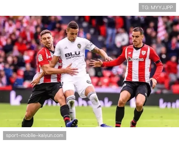 官方：毕尔巴鄂竞技与主帅巴尔韦德续约两年，俱乐部认可其战术体系的稳定性与青训融合。